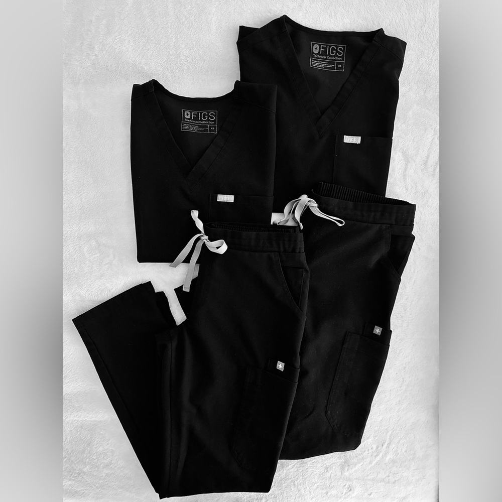 Women’s FIGS Yola skinny pant and 1-pocket scrub top, BLACK, SET OF 2